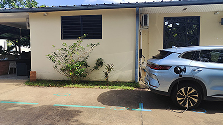 voiture électrique en train de charger
